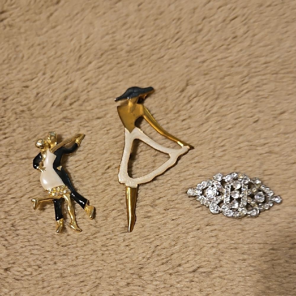 Elegant Gold and Black Dancing Couple Brooch Set